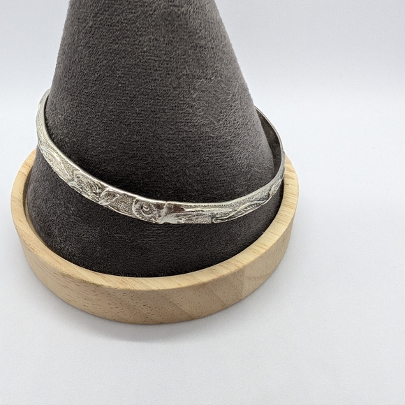 Mexico Silver Bangle With Leaf Design - Picture 4 of 12